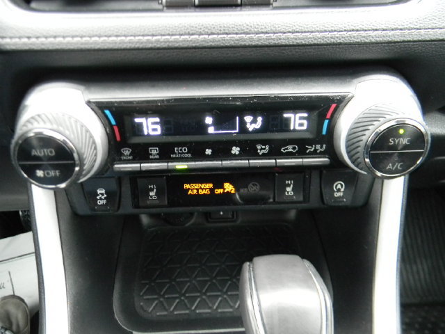 Used 2020 Toyota RAV4 XLE Premium AWD/4WD image 13