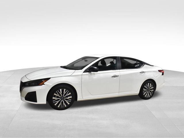 Used 2025 Nissan Altima 2.5 SV FWD image 3