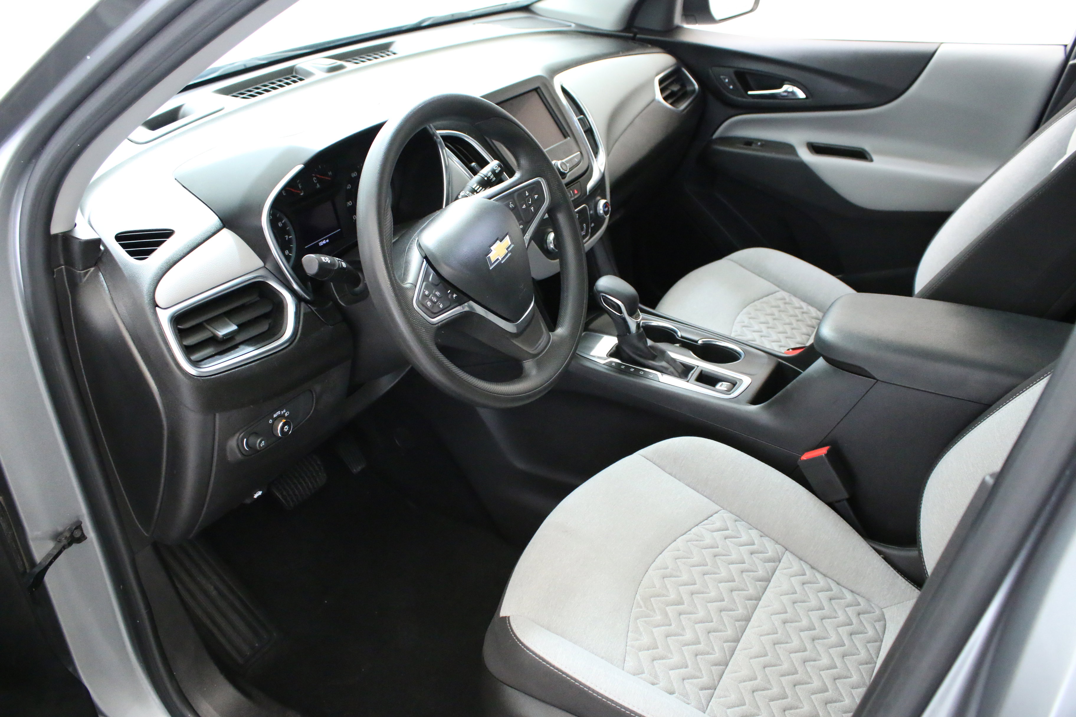 Used 2023 Chevrolet Equinox LS FWD image 23
