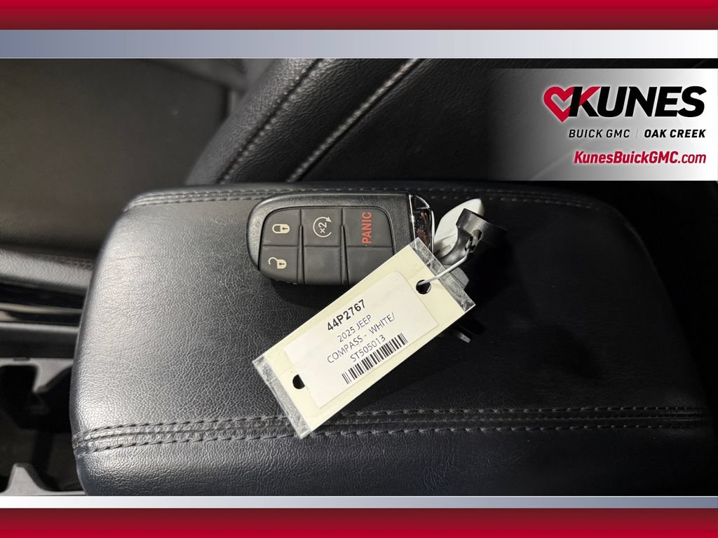 Used 2025 Jeep Compass Limited AWD/4WD image 39