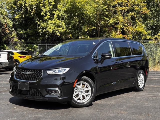 Used 2024 Chrysler Pacifica Touring-L