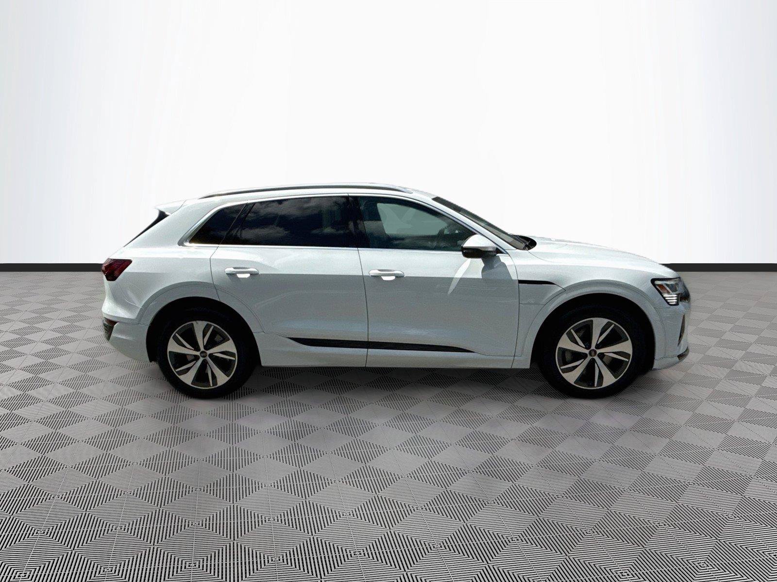 Certified 2024 Audi Q8 e-tron Premium Plus AWD/4WD image 8