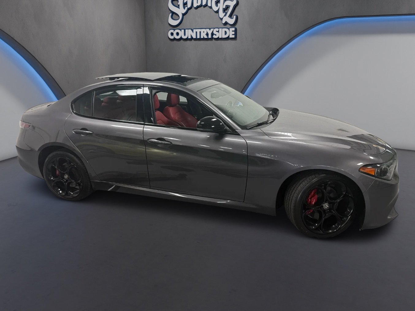 Used 2024 Alfa Romeo Giulia Veloce AWD/4WD image 3