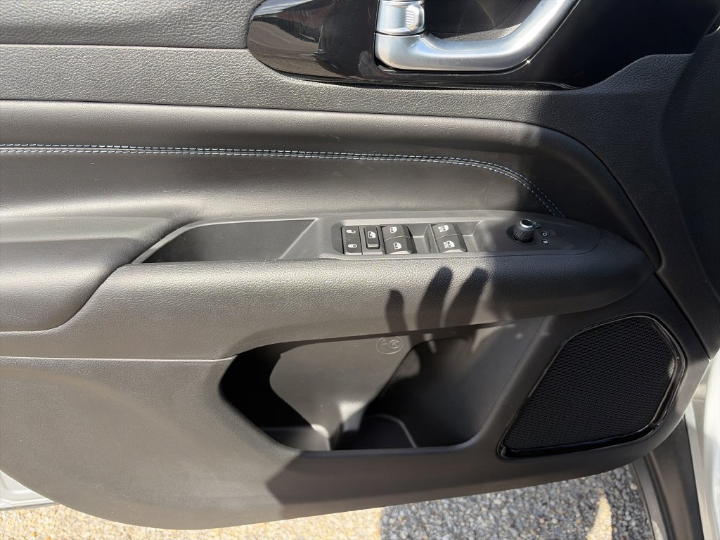 New 2026 Jeep Compass Latitude AWD/4WD image 17