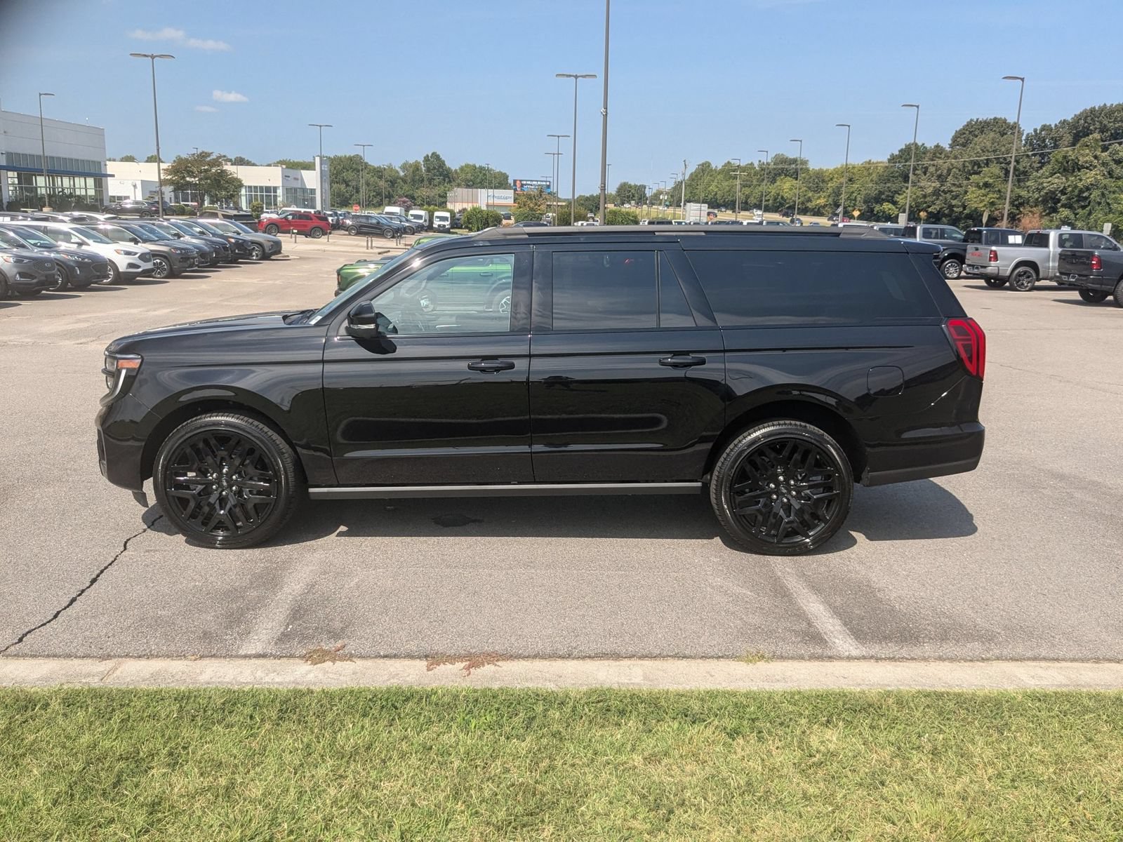 New 2027 Ford Expedition Max Platinum w/ Stealth Performance Package AWD/4WD image 6