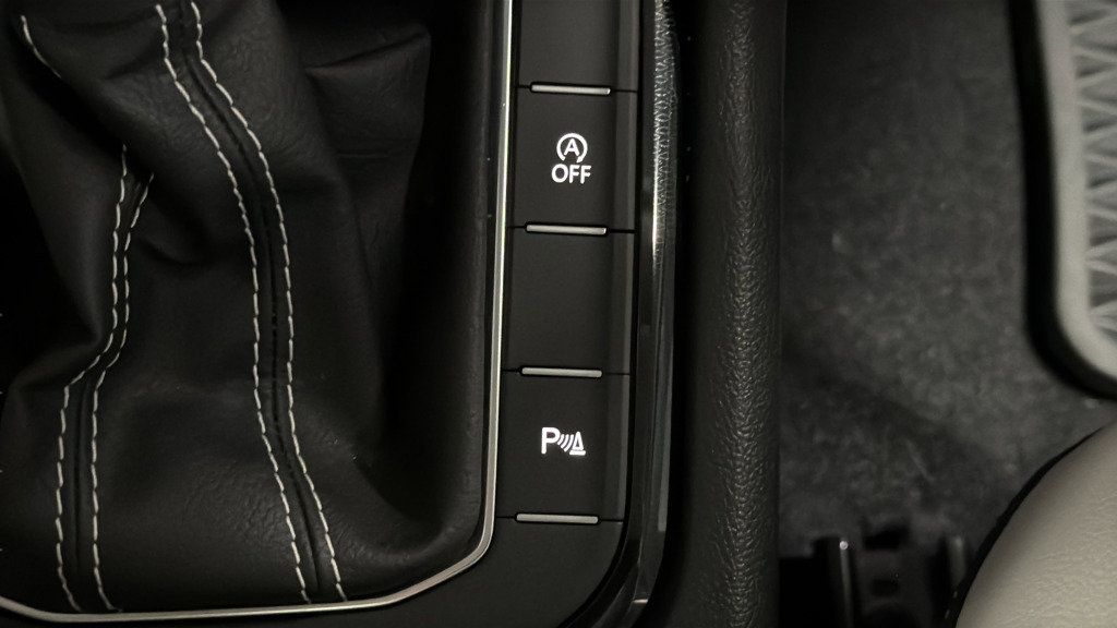 Used 2025 Volkswagen Taos SE image 37