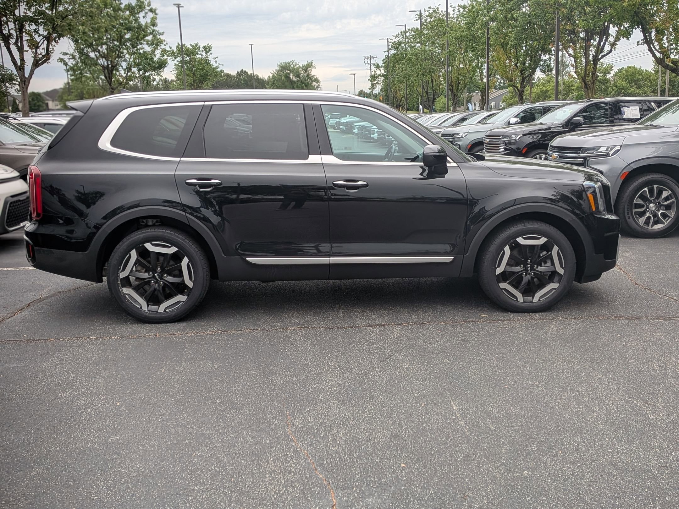 Used 2025 Kia Telluride S AWD/4WD image 10