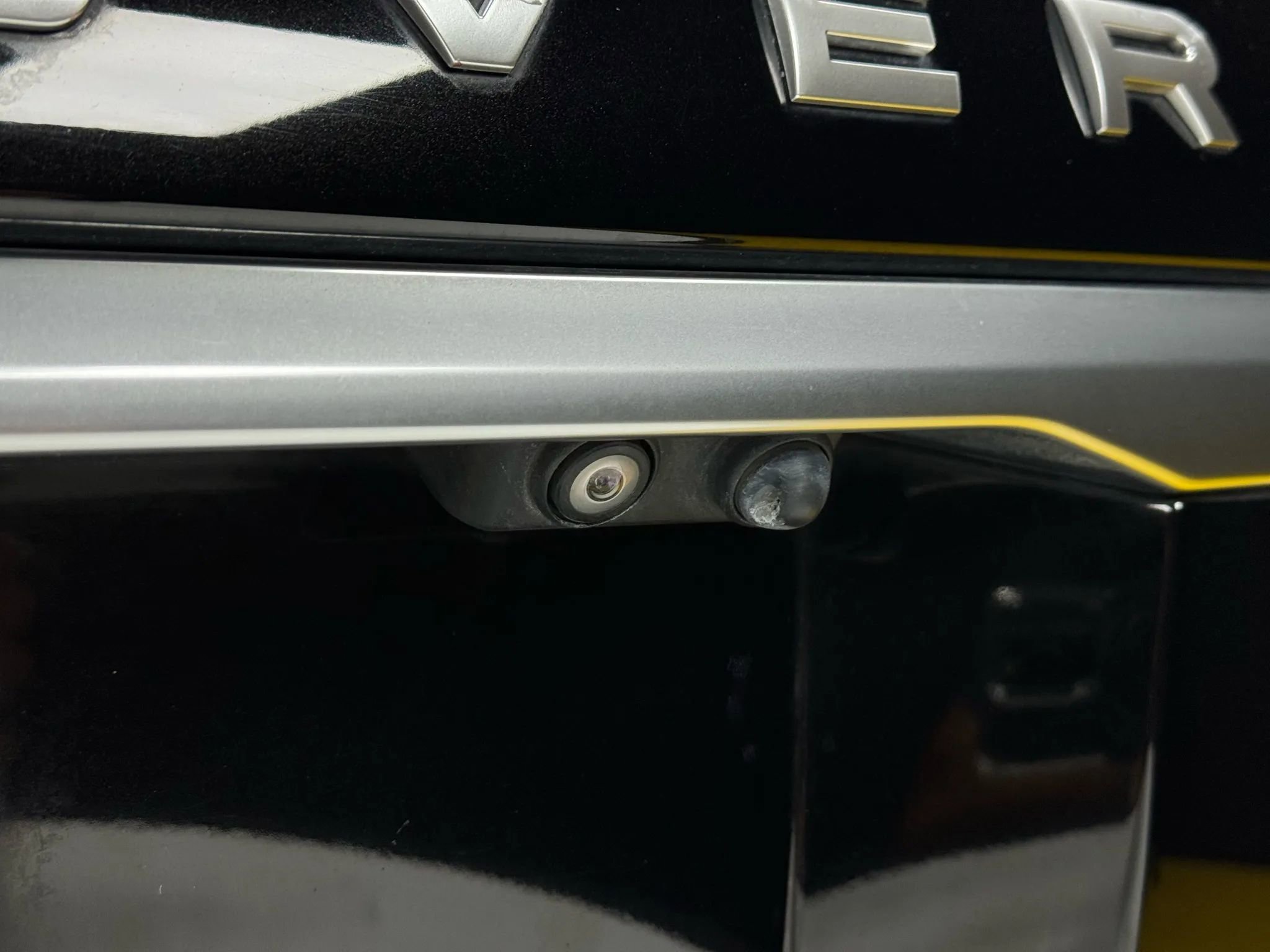 Used 2016 Land Rover Range Rover Sport SE image 13