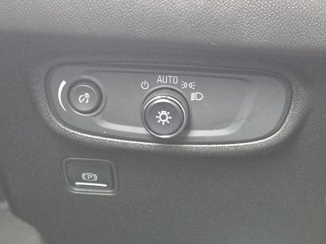 Used 2022 GMC Terrain SLE w/ Driver Convenience Package image 10