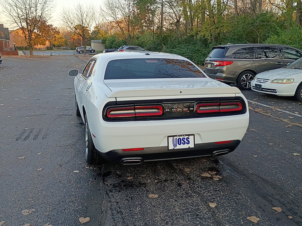 Used 2022 Dodge Challenger SXT RWD image 6