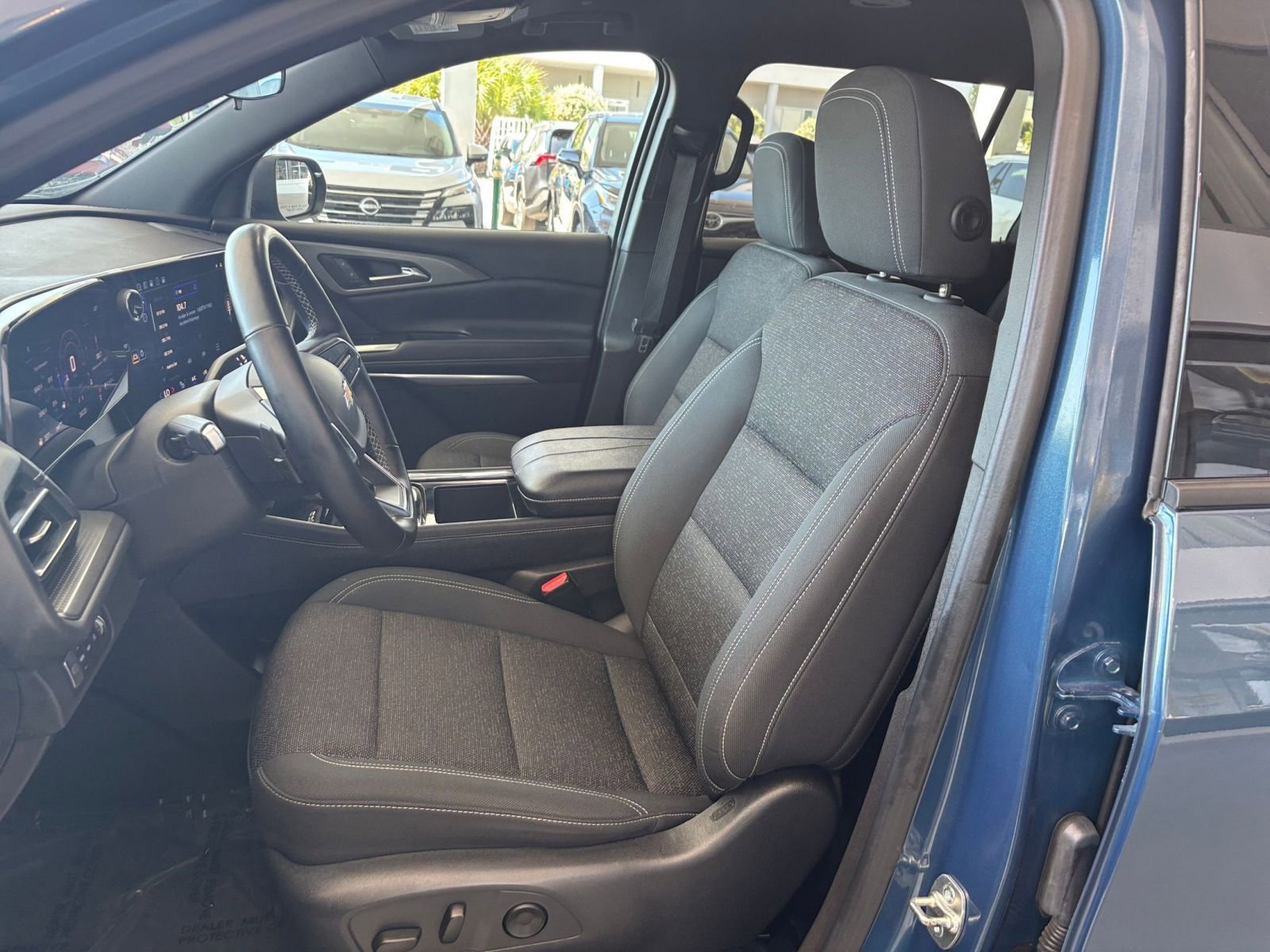 Used 2025 Chevrolet Traverse LT AWD/4WD image 40