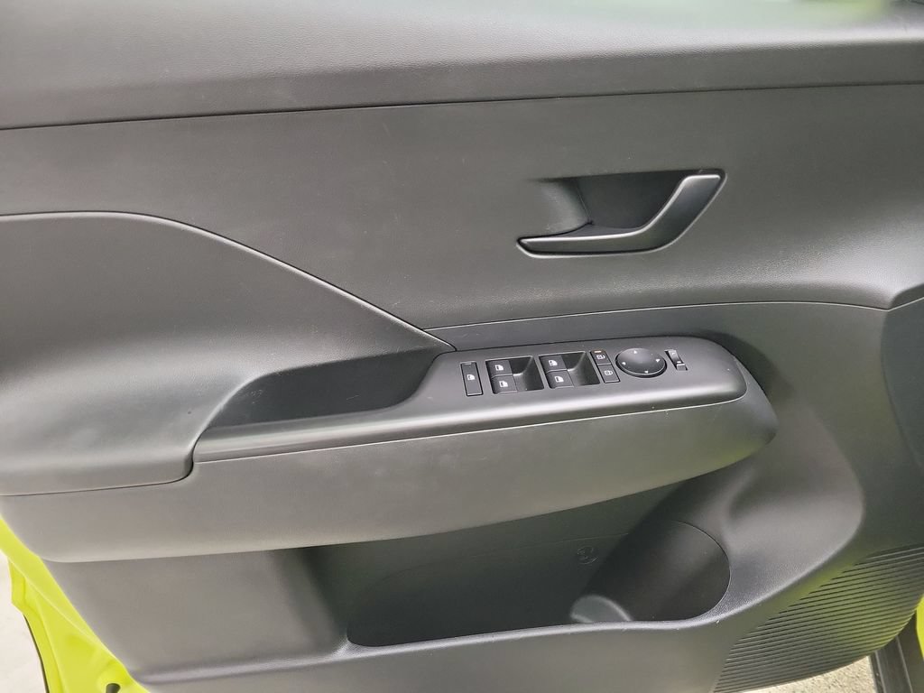 Used 2025 Hyundai Kona SEL FWD image 18