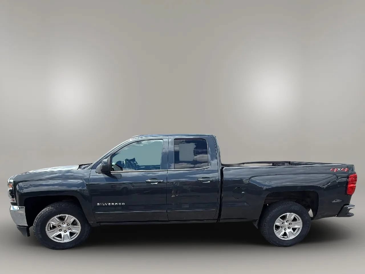 Used 2018 Chevrolet Silverado 1500 LT w/ All Star Edition AWD/4WD image 2