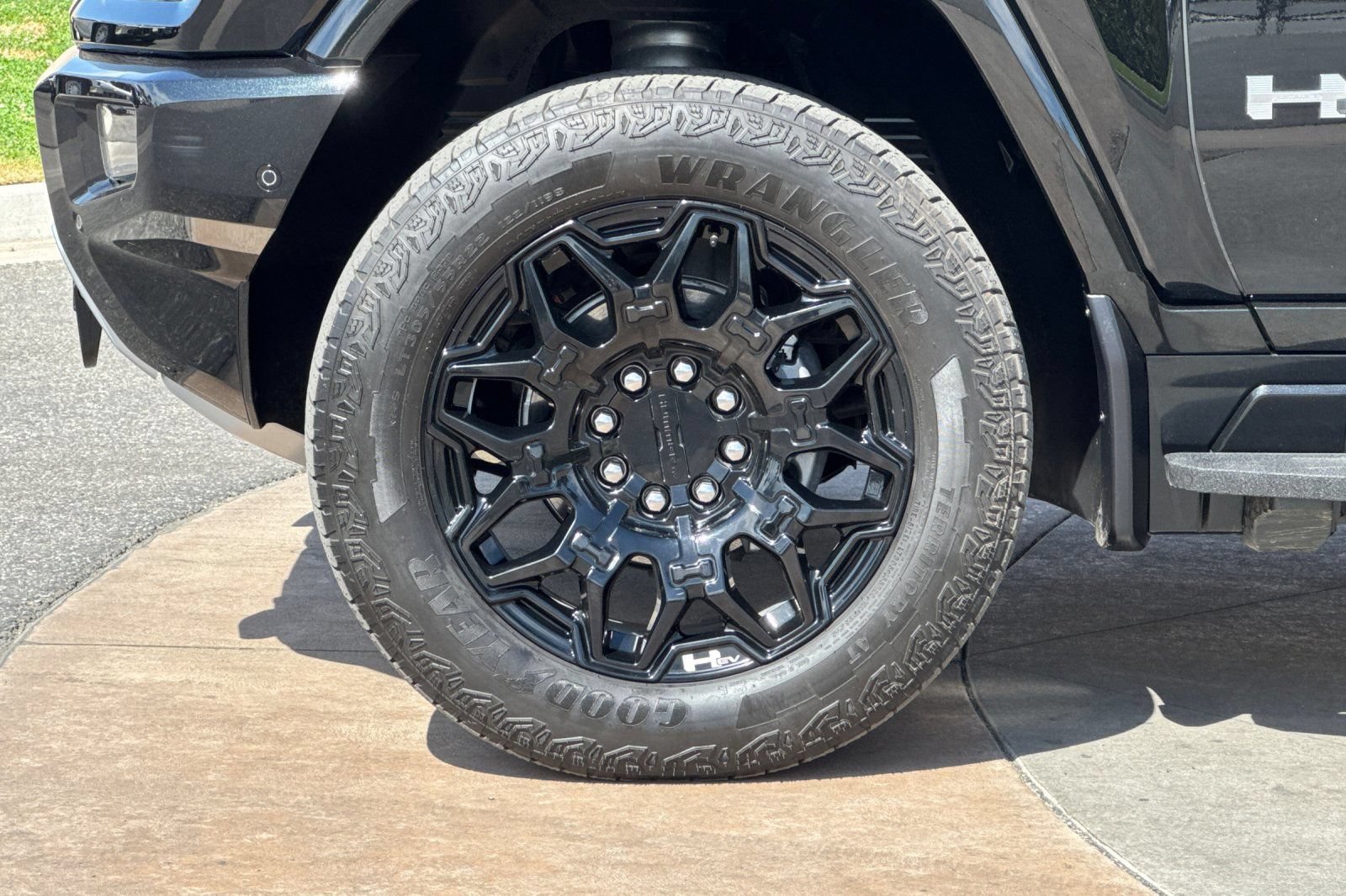 Certified 2024 GMC Hummer EV 2X w/ LPO, Illumination Package AWD/4WD image 27