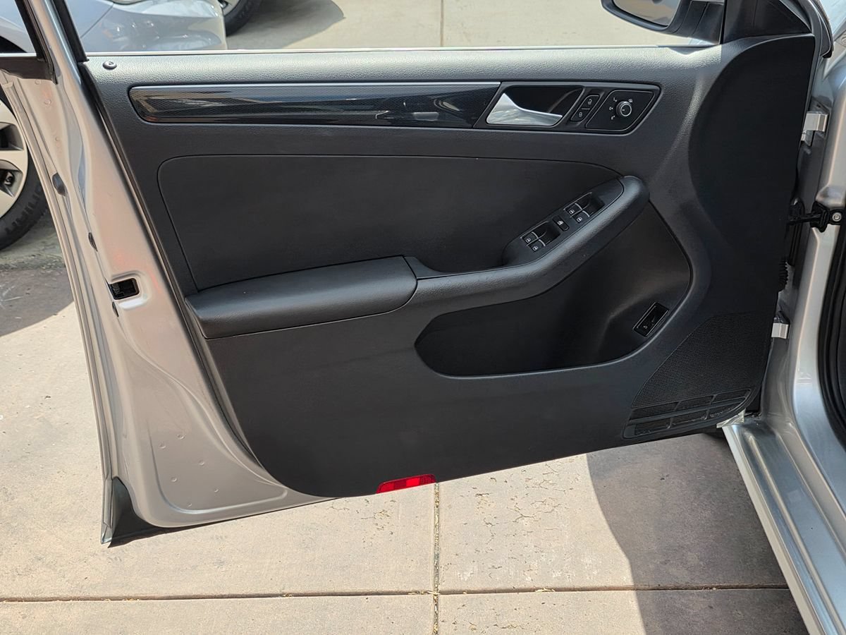 Used 2015 Volkswagen Jetta SEL FWD image 26