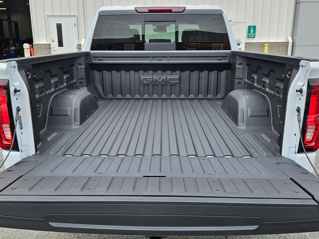 New 2026 GMC Sierra 1500 SLT image 9