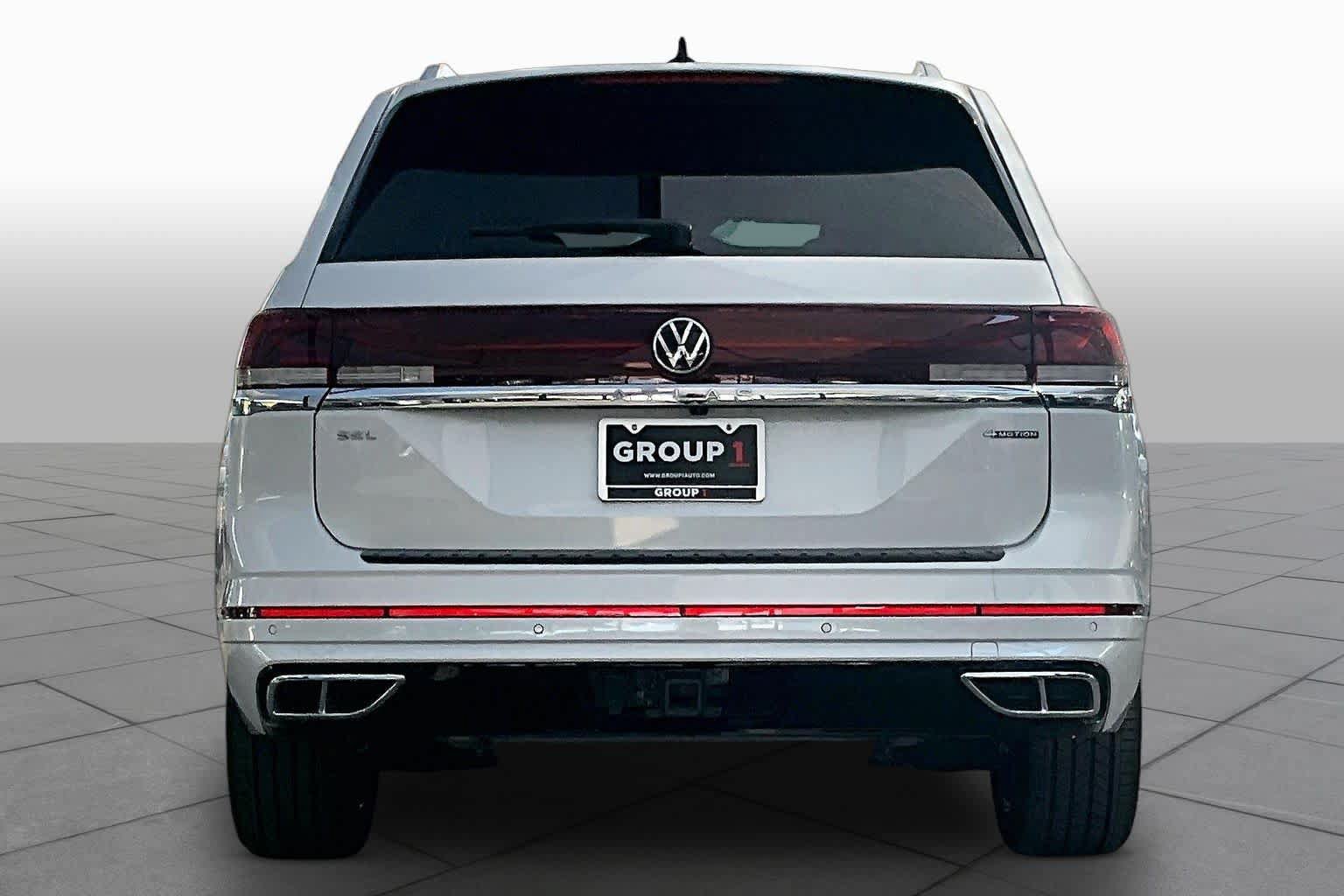 Used 2024 Volkswagen Atlas SEL Premium R-Line AWD/4WD image 5