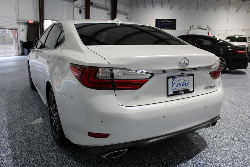 Used 2016 Lexus ES 350 w/ Luxury Package w/Wood Trim image 4