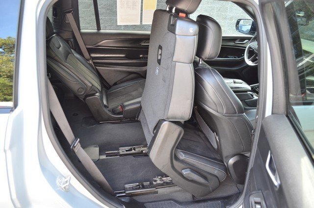 Used 2023 Jeep Grand Cherokee L Laredo image 37