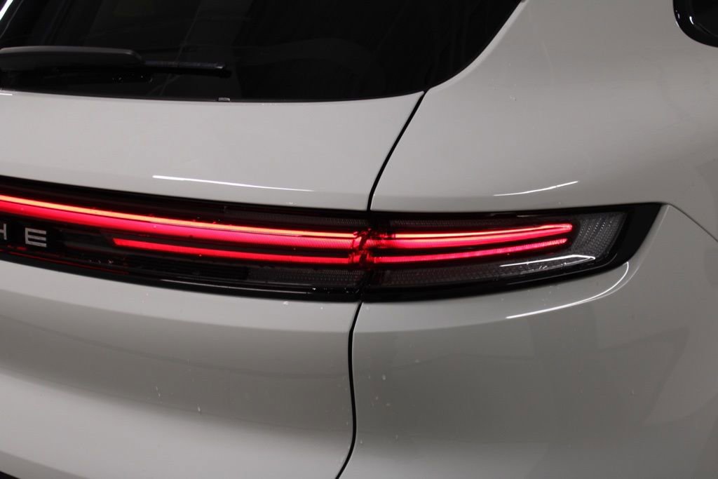 Certified 2025 Porsche Cayenne image 10