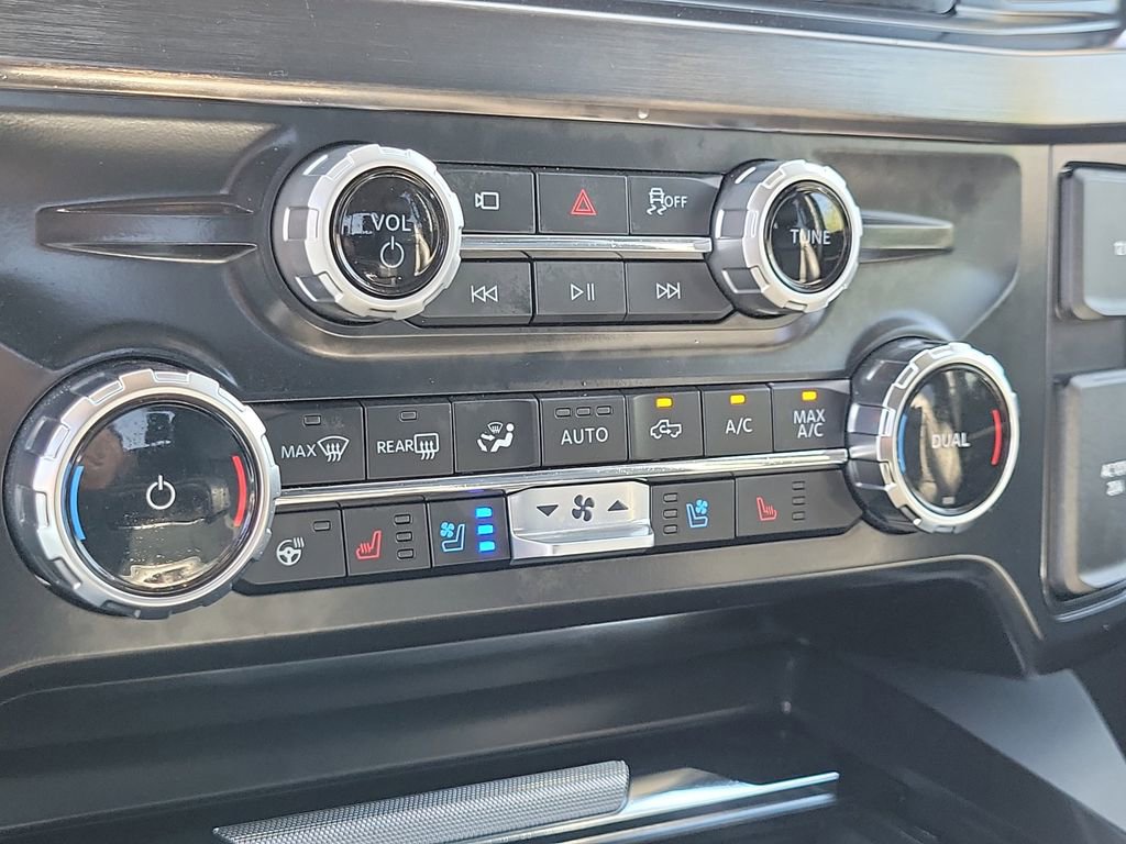 Used 2025 Ford F250 Lariat w/ Black Appearance Package image 26