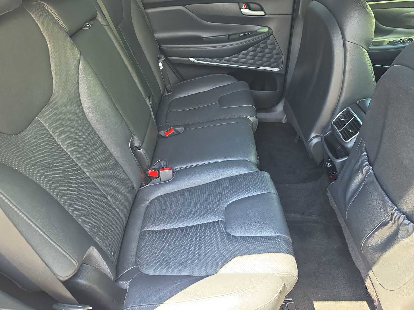 Used 2019 Hyundai Santa Fe AWD image 17