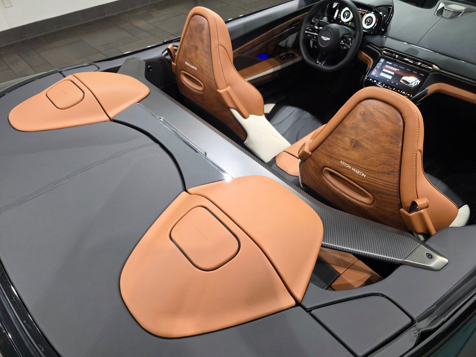Used 2026 Aston Martin Vanquish 60th Anniversary Edition RWD image 18