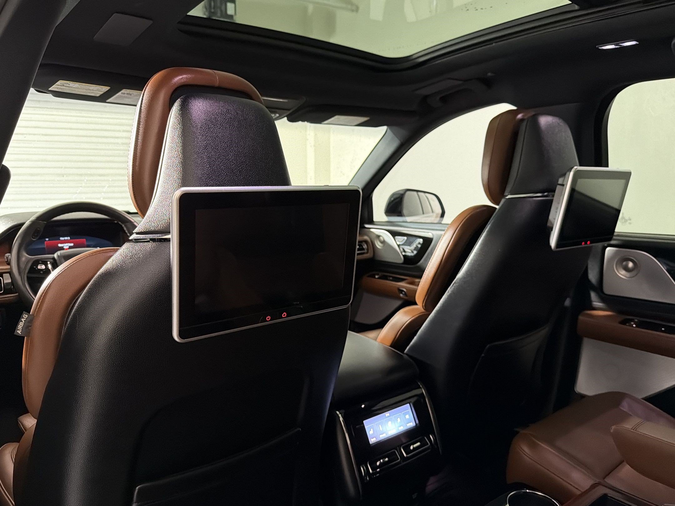 Used 2022 Lincoln Aviator Grand Touring w/ Equipment Group 301A AWD/4WD image 33