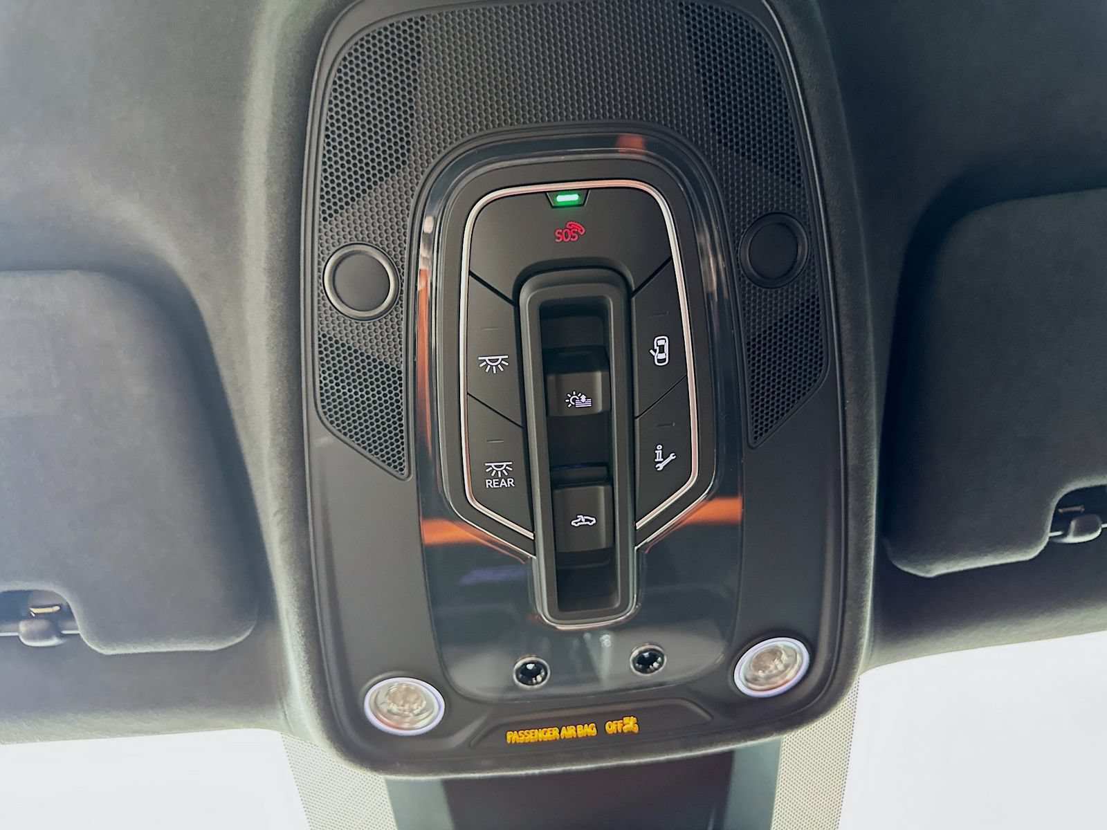 Used 2025 Lamborghini Urus SE AWD/4WD image 33