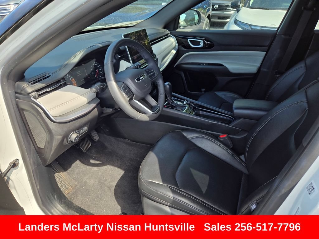 Used 2025 Jeep Compass Limited AWD/4WD image 17