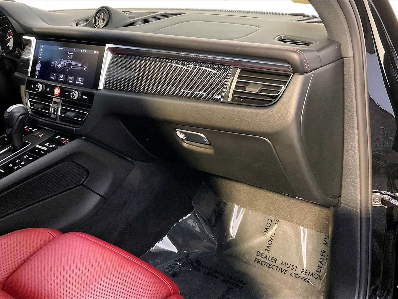 Certified 2024 Porsche Macan S AWD/4WD image 22