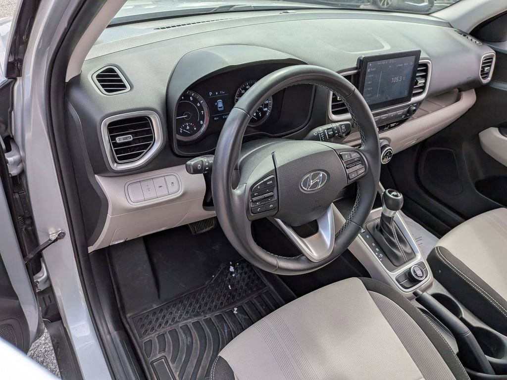 Used 2021 Hyundai Venue SEL image 9
