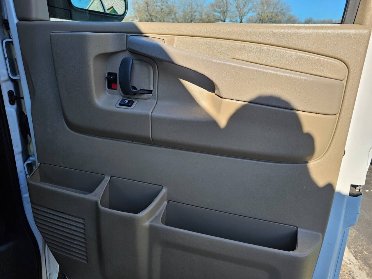 Used 2015 Chevrolet Express 2500 Extended RWD image 19
