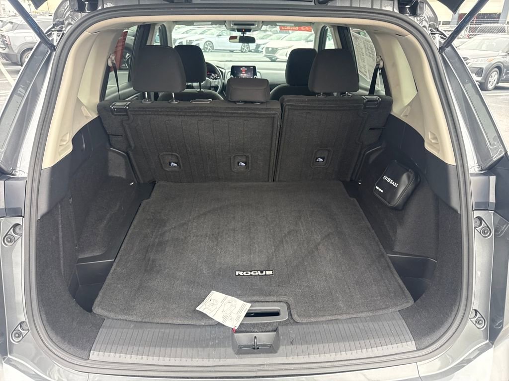 Used 2025 Nissan Rogue S image 24