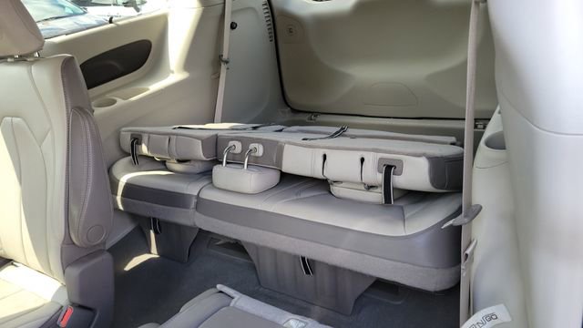 Certified 2018 Chrysler Pacifica Touring-L FWD image 25