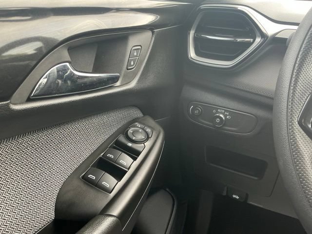 Used 2024 Chevrolet TrailBlazer LT w/ Driver Confidence Package FWD image 22