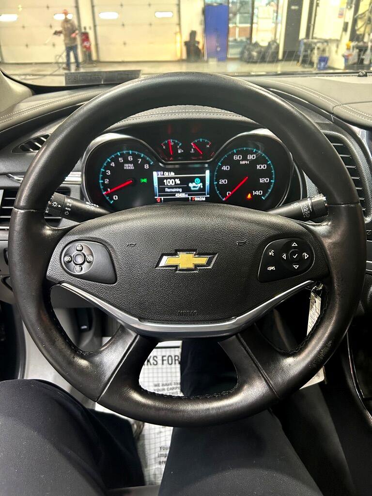 Used 2014 Chevrolet Impala LT w/ Convenience Package image 21