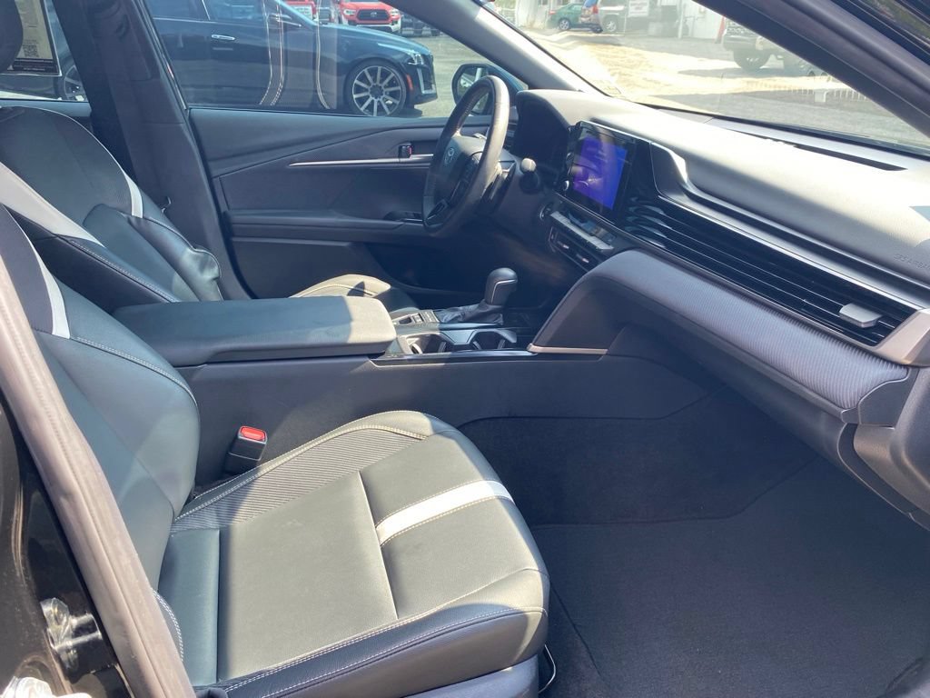 Used 2025 Toyota Camry SE w/ Convenience Package FWD image 18