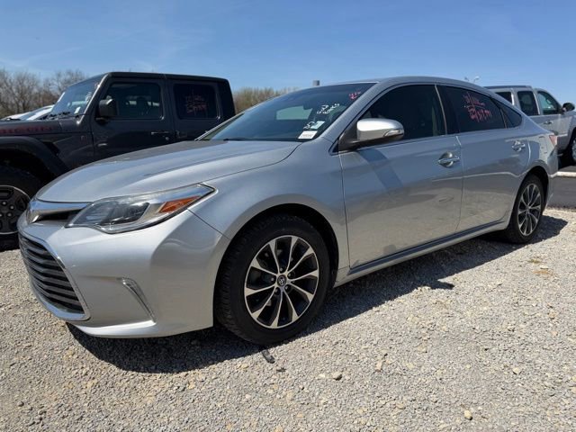 Used 2018 Toyota Avalon XLE FWD image 2