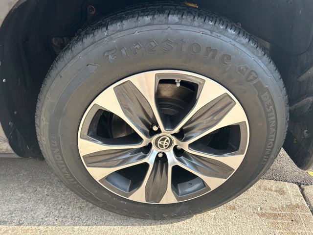 Used 2022 Toyota Highlander XLE AWD/4WD image 34
