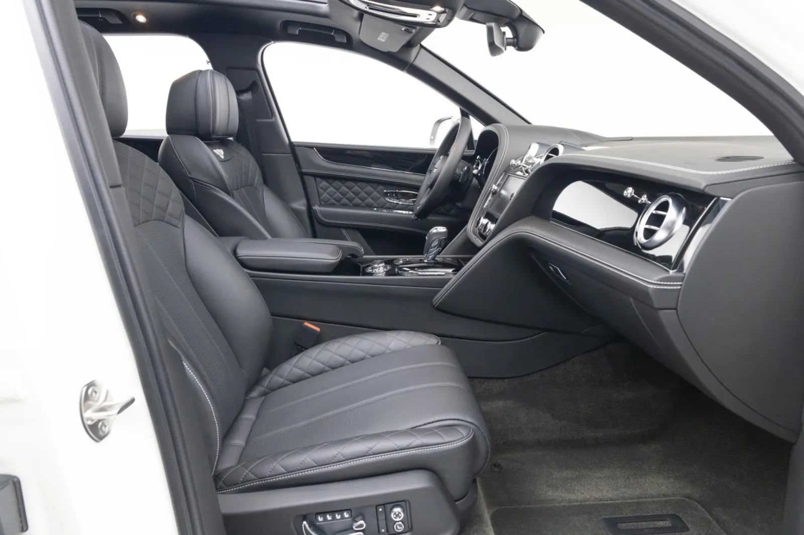 Used 2017 Bentley Bentayga AWD/4WD image 24