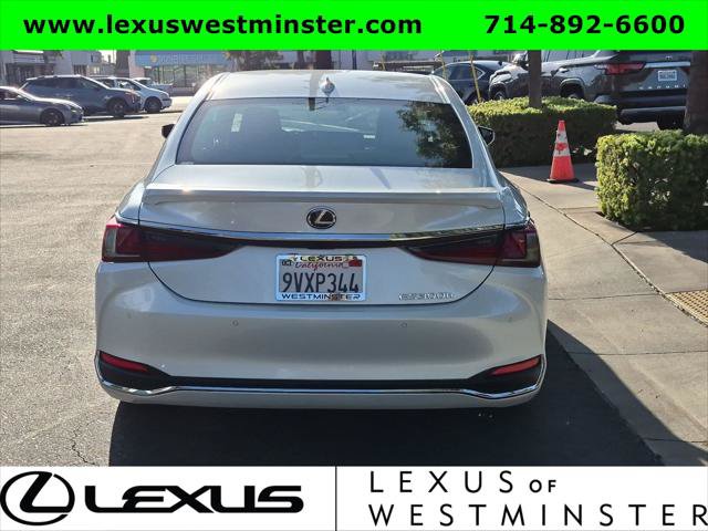 Certified 2025 Lexus ES 300h w/ Premium Package FWD image 9