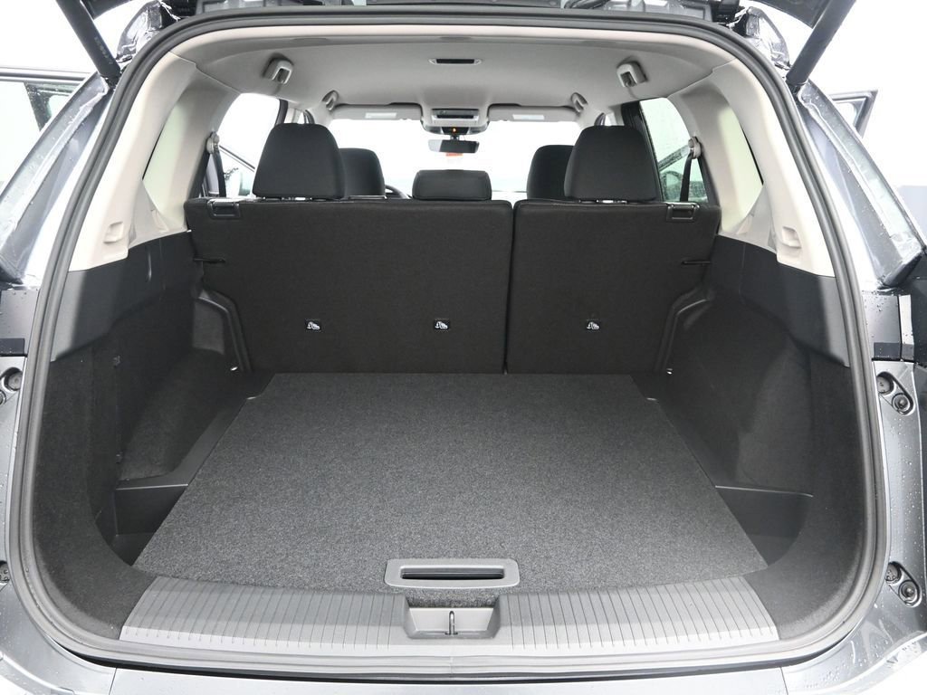 Certified 2026 Nissan Rogue SV w/ Cold Weather Package FWD image 15