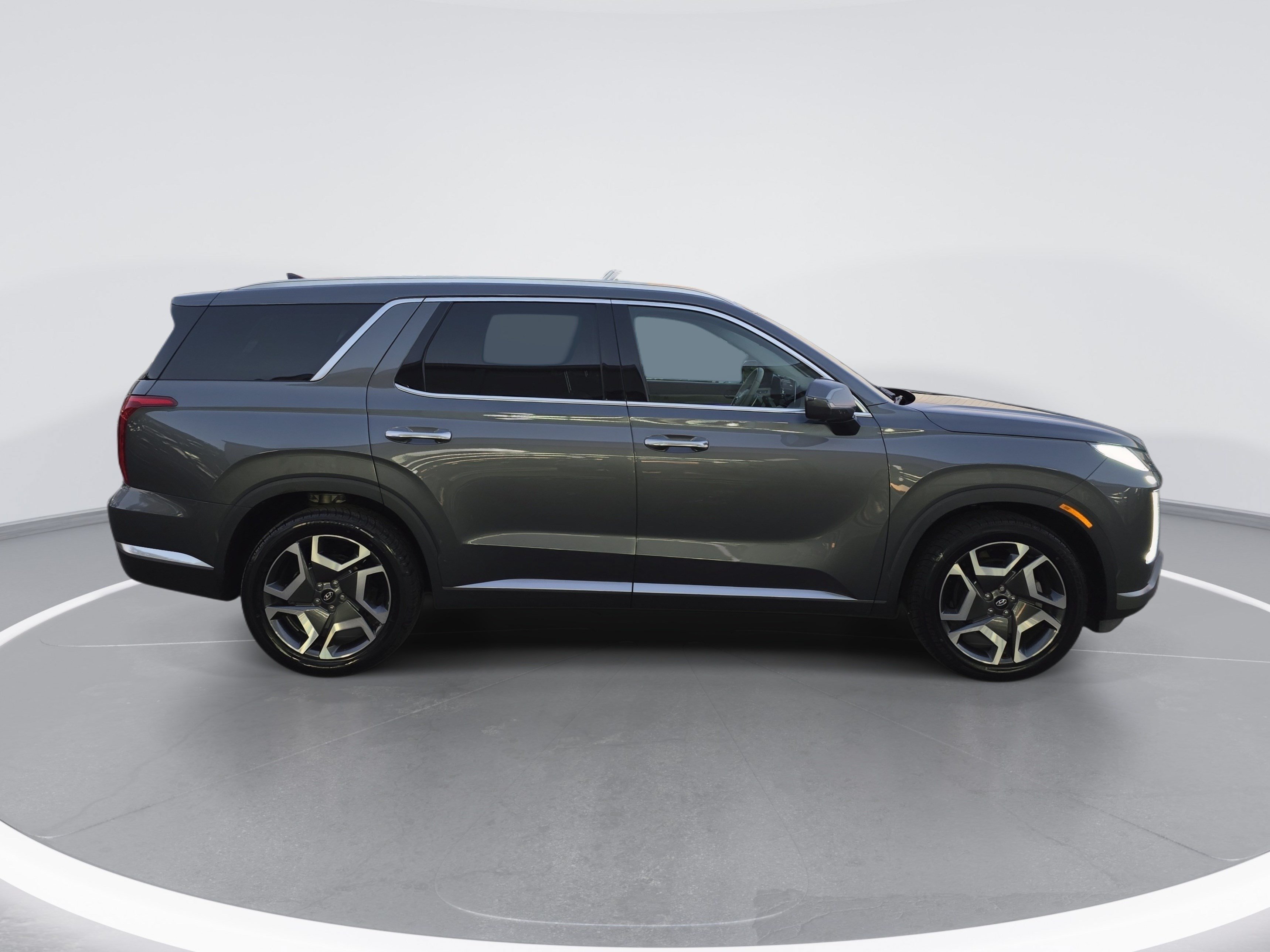 Used 2025 Hyundai Palisade Limited AWD/4WD image 2
