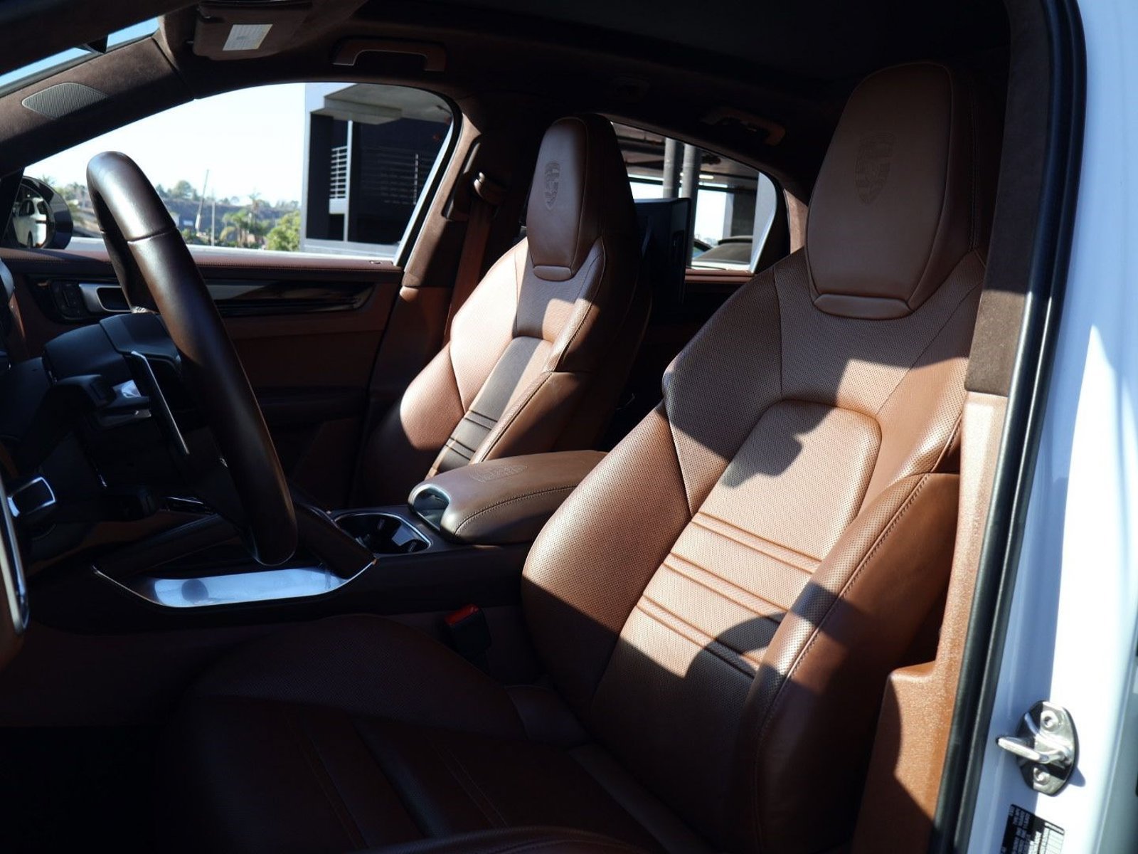 Certified 2022 Porsche Cayenne Turbo AWD/4WD image 5