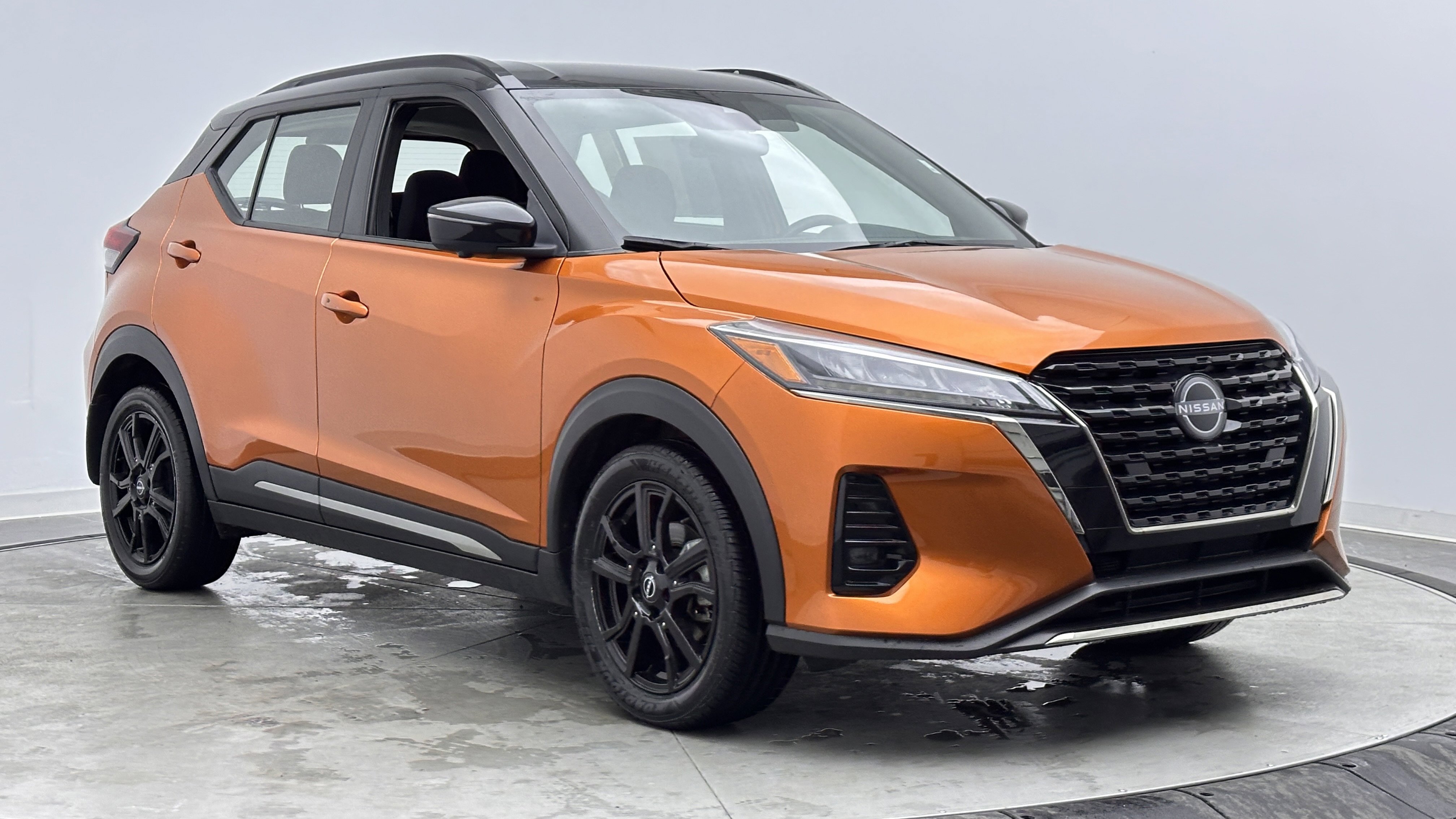 Used 2023 Nissan Kicks SR FWD image 3