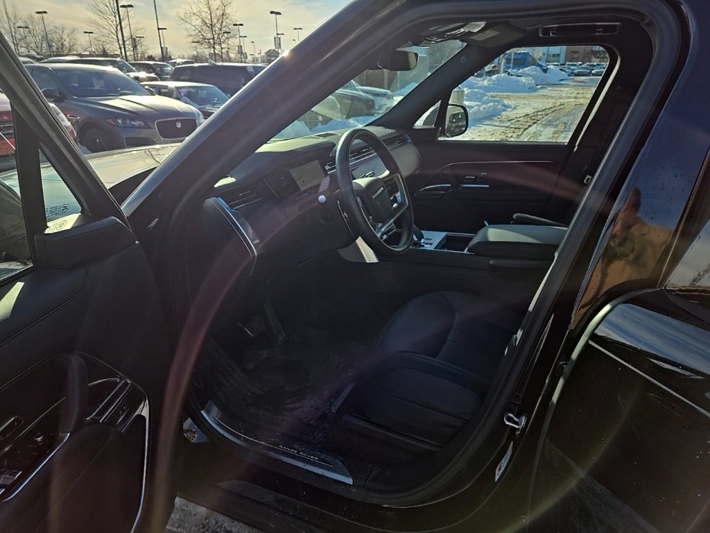 Used 2025 Land Rover Range Rover Long Wheelbase SE image 11