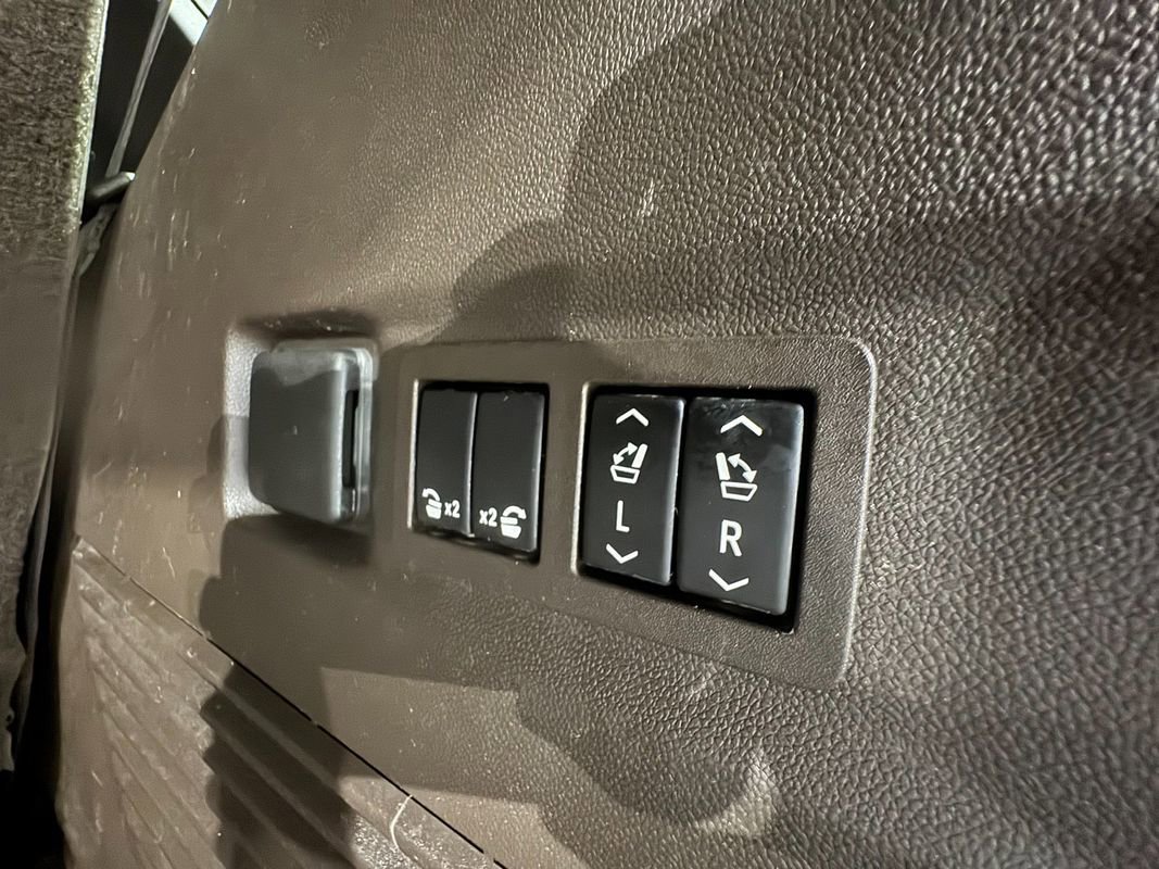 Used 2021 GMC Yukon SLT w/ SLT Luxury Plus Package image 39