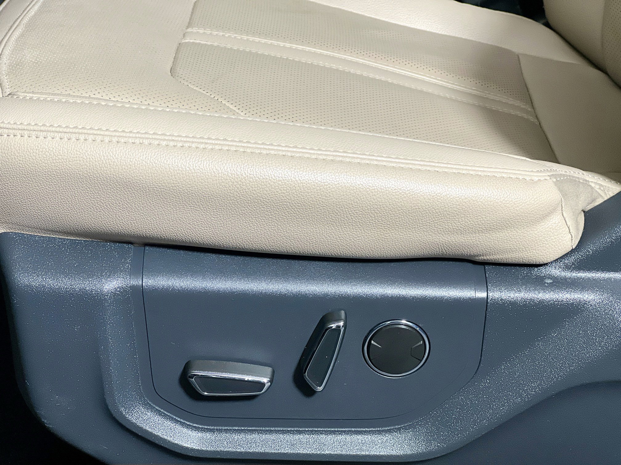 Used 2024 Ford Expedition Limited AWD/4WD image 15