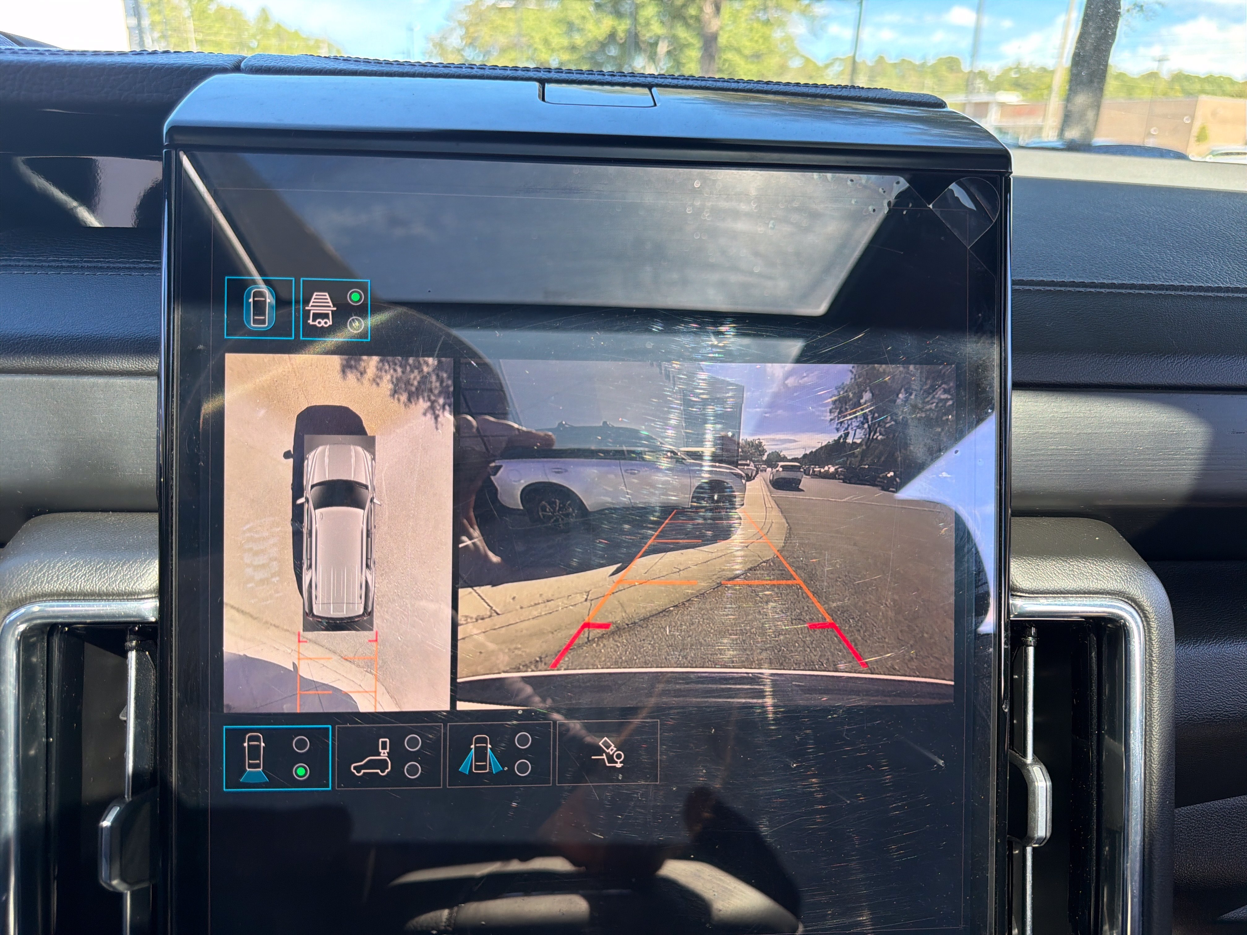 Used 2025 GMC Yukon Denali w/ Sun & Power Step Package AWD/4WD image 8